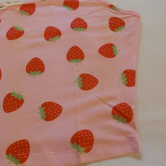 049. Strawberry Print Crop Spaghetti Straps Camisole  Size M - Picture 10 of 16
